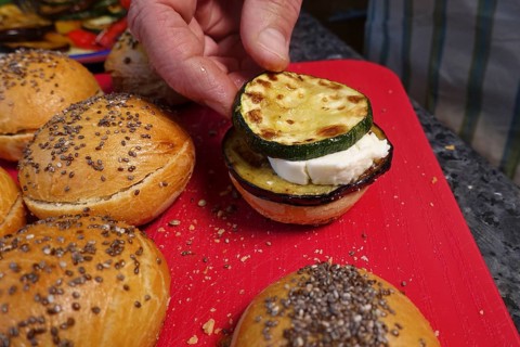 Swabian cuisine, preparing steam noodle burgers