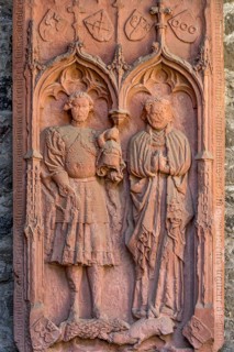 Grave slab with relief, tomb of Johann von Linden and Guda von Bellersheim