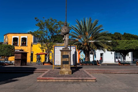 Tequila monument, Plaza Principal Tequila