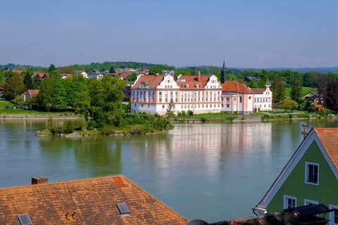 Castle Neuhaus am Inn, seen from Schaerding