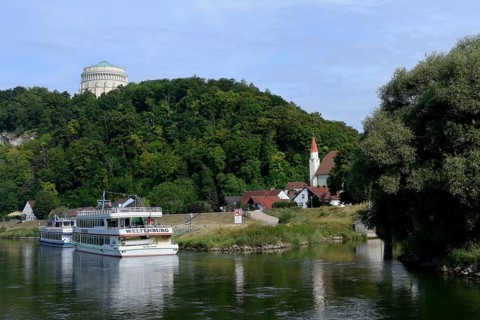 Kelheim, city view with Liberation Hall on the Michelsberg