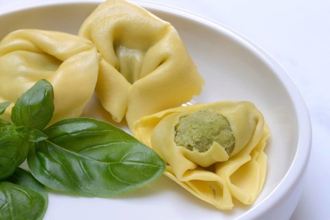 Tortelloni with basil pesto filling, opened