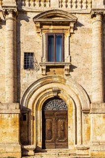 Round arched entrance door of Palazzo Capitano, Piazza Grande