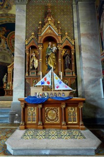 Side altar, Catholic parish church