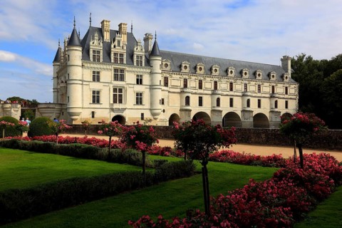 Chenonceau Castle, moated castle in the village of Chenonceaux in the Indre-et-Loire department of the Centre-Val de Loire region