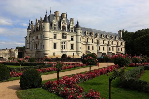 Chenonceau Castle, moated castle in the village of Chenonceaux in the Indre-et-Loire department of the Centre-Val de Loire region