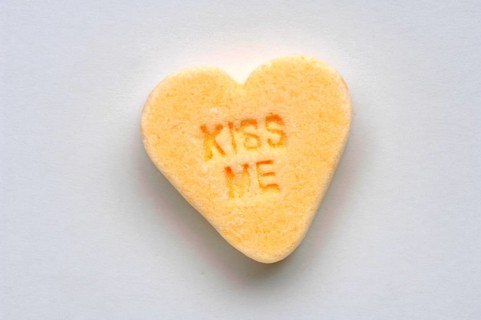 Peppermint heart with the inscription Kiss me,