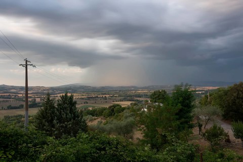 Thunderstorm cell, heavy rain
