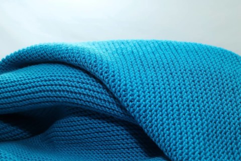 Knitted wool blanket in the colour magenta,