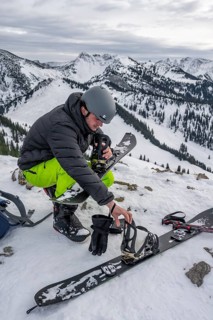 Ski tourers, man assembles his splitboard