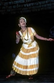 Mohiniyattam Mohiniattam, a classical dance form from Kerala