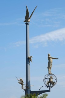 Magic Column, sculpture by Peter Lenk