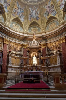 St Stephen's Basilica, altar