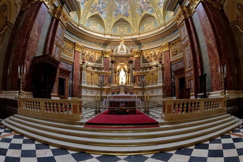 St Stephen's Basilica, altar
