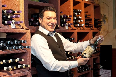 SOMMELIER, WINE TASTING