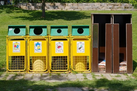 Container for waste separation and pizza box, Hagnau
