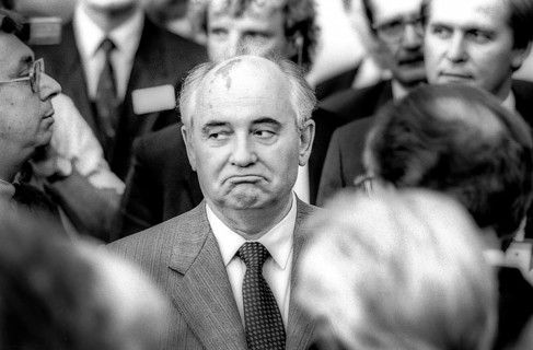 Mikhail Gorbachev in conversation with Prime Minister Lothar Spaet,