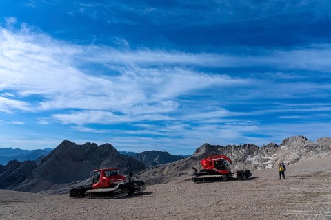 Snow groomers on the summit of the Zugspitze, Garmisch-Partenkirchen