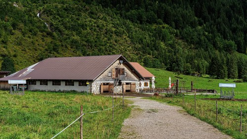 Inn with cowshed at the Vilsalpsee, Tannheimer Tal
