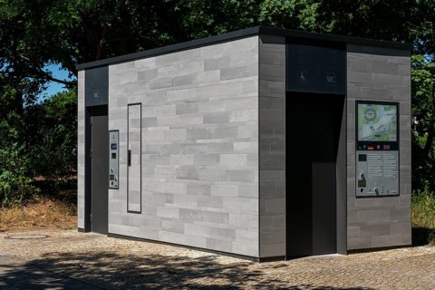Public toilet block, Olympiastadion S-Bahn station