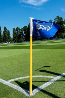 Football pitch, blue corner flag with Hertha BSC logo