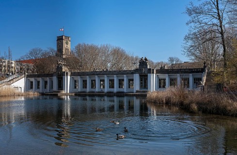 Innsbrucker Park at Rathaus Schoeneberg underground station, Berlin