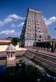 Kumbhewarar Siva temple Rajagopuram with pushkarani tank in Kumbakonam, Tamil Nadu