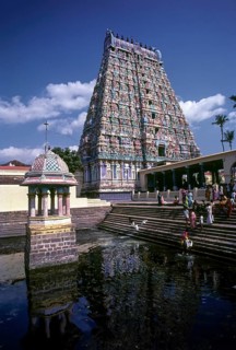 Kumbhewarar Siva temple Rajagopuram with pushkarani tank in Kumbakonam, Tamil Nadu