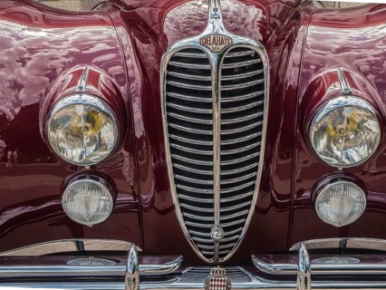 Close-up, Delahaye radiator grille