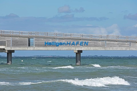 Heiligenhafen lettering, pier