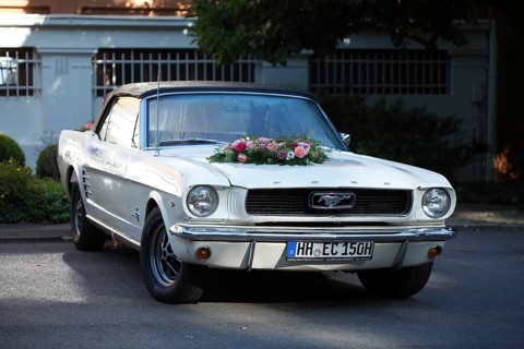 Ford Mustang, wedding car decorated with roses