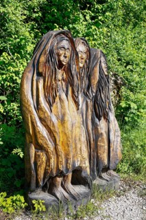 Pfullinger Sagenweg, wooden figures by Billy Troege