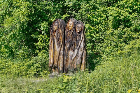 Pfullinger Sagenweg, wooden figures by Billy Troege