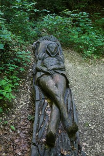 Pfullinger Sagenweg, wooden figure by Billy Troege