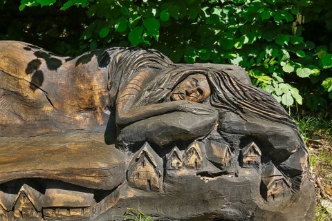 Pfullinger Sagenweg, wooden figure by Billy Troege