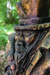 Pfullinger Sagenweg, wooden figure by Billy Troege