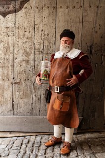 Performer of the cellar master with wine jug, Meistertrunk Schauspiel