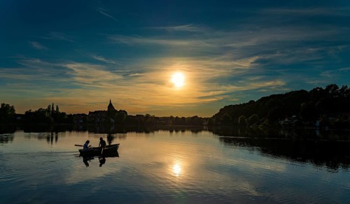 Rowing boat at sunset on the Ziegelsee, Moelln