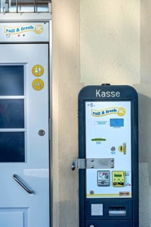 Automatic pay station, pay station
