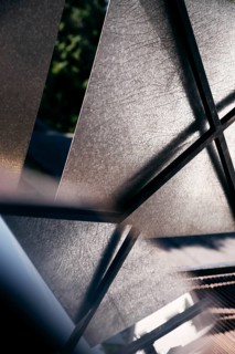 Optical illusion through a mirror, geometry