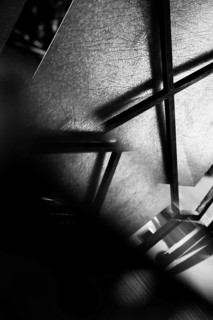 Optical illusion through a mirror, geometry