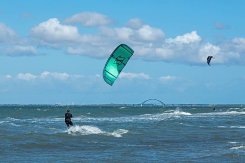 Kitesurfer, Fehmarnsund Bridge