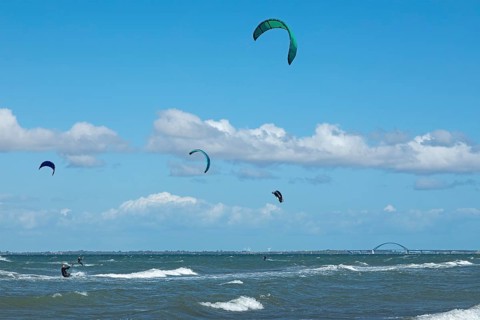 Kitesurfer, Fehmarnsund Bridge