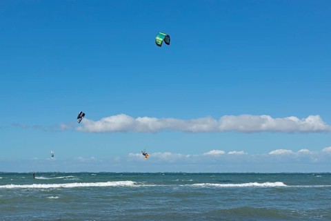 Kitesurfer jumps off Graswarder peninsula, Heiligenhafen