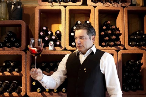 SOMMELIER, WINE TASTING