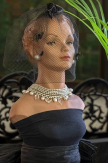 Head of a mannequin with necklace and earrings from the 1920s, Bavaria