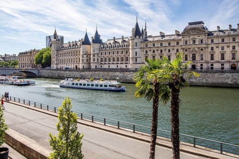Conciergerie on the Ile de la Cite on the Seine with excursion boat, Paris