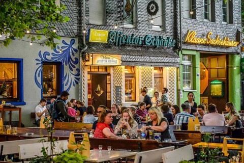 Apfelweinwirtschaft Affentorschaenke, nightlife district