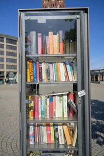 Open bookcase, Walther-von-Cronberg-Platz