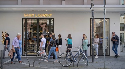 Queue, Saint Laurent